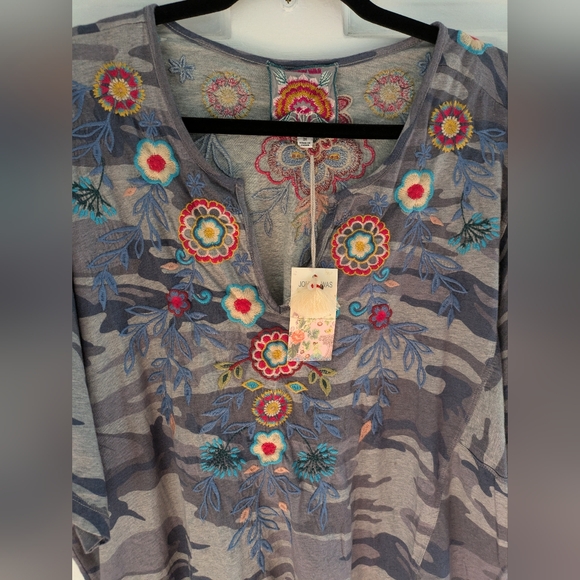 Johnny Was Floral Embroidered Gray Top - Picture 3 of 4